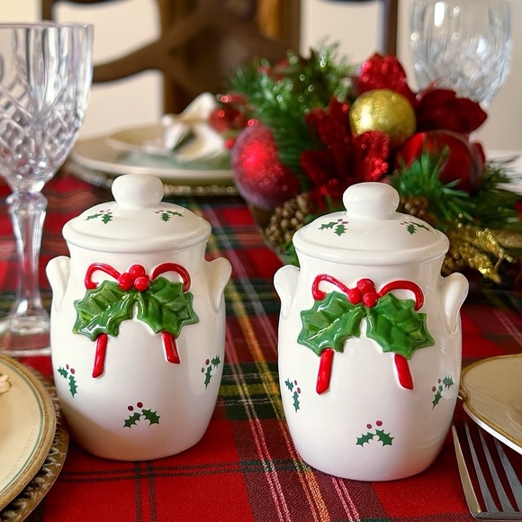Otagiri Japan 80s Christmas Holly & Candy Cane Ceramic Salt and Pepper Shakers - Picture 1 of 8